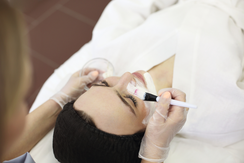 En DERMEС combinamos experiencia médica y tecnología de punta para el mejor cuidado de tu piel, uñas y cabello