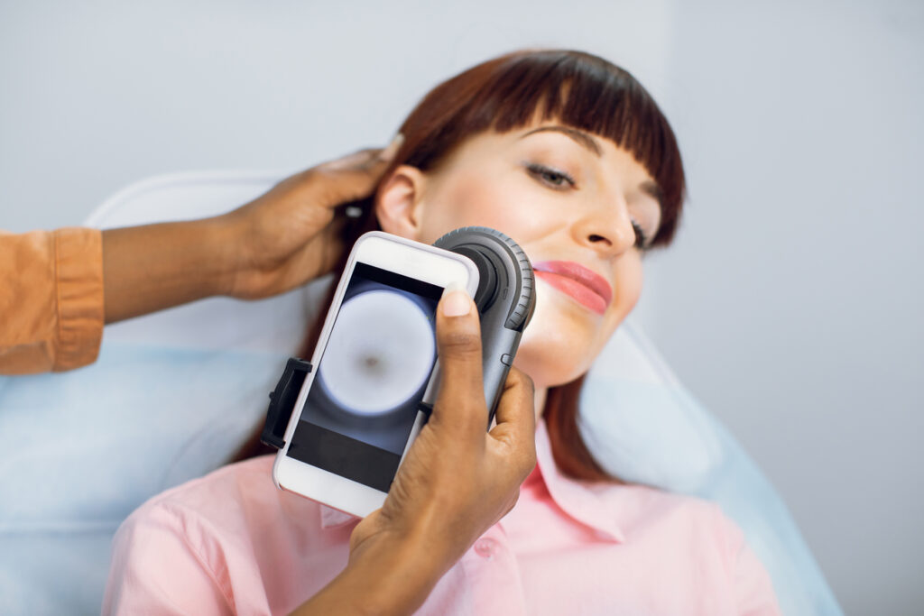 Diferencias entre dermatoscopia digital y revisión visual convencional